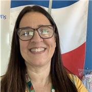 Je donne des cours de français langue étrangère aux brésiliens depuis plus de 20 ans. Mon fils est en France, il fait ses études universitaires, je souhaite rester près de lui